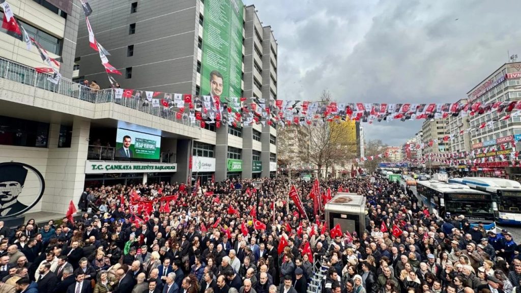 CHP’den Çankaya’da tarihi ayrılık: Belediye başkanı ve 33 meclis üyesi ayrılıyor