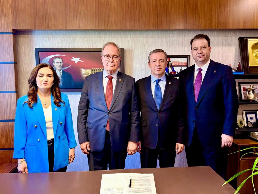 CHP’den Milli Dayanışma Teklifi için imza açıklaması