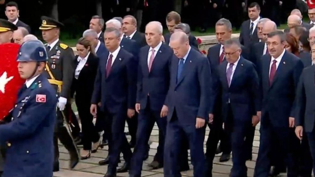 Erdoğan Anıtkabir’de 104. Zafer Yılında Ziyaret