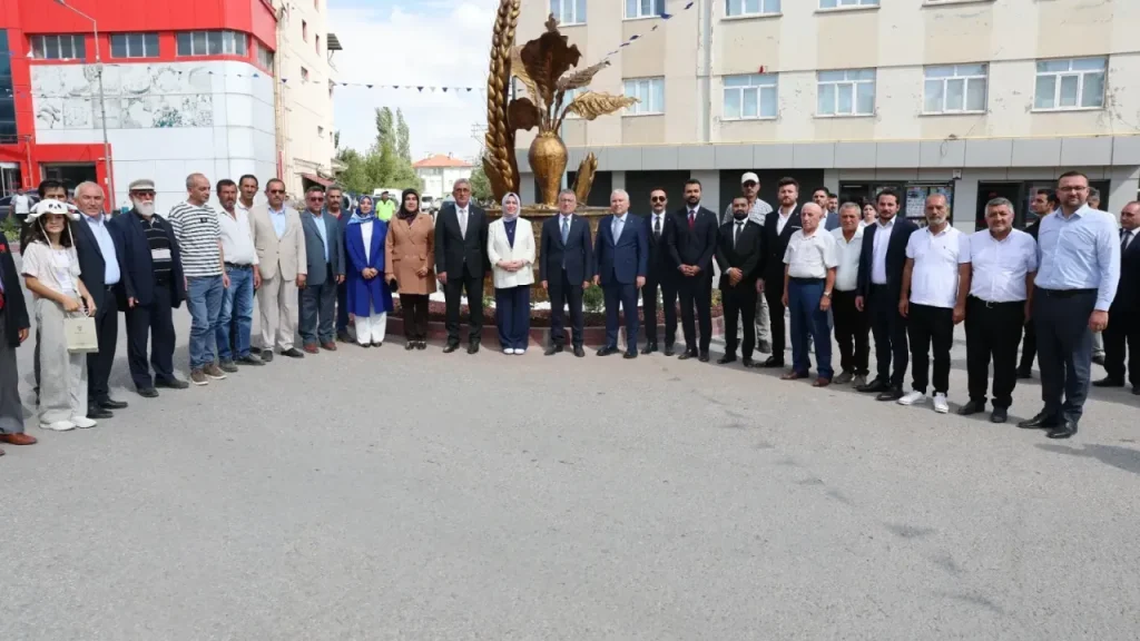 Gemerek’te TOKİ ve hizmet açılışları toplu törenle kutlandı