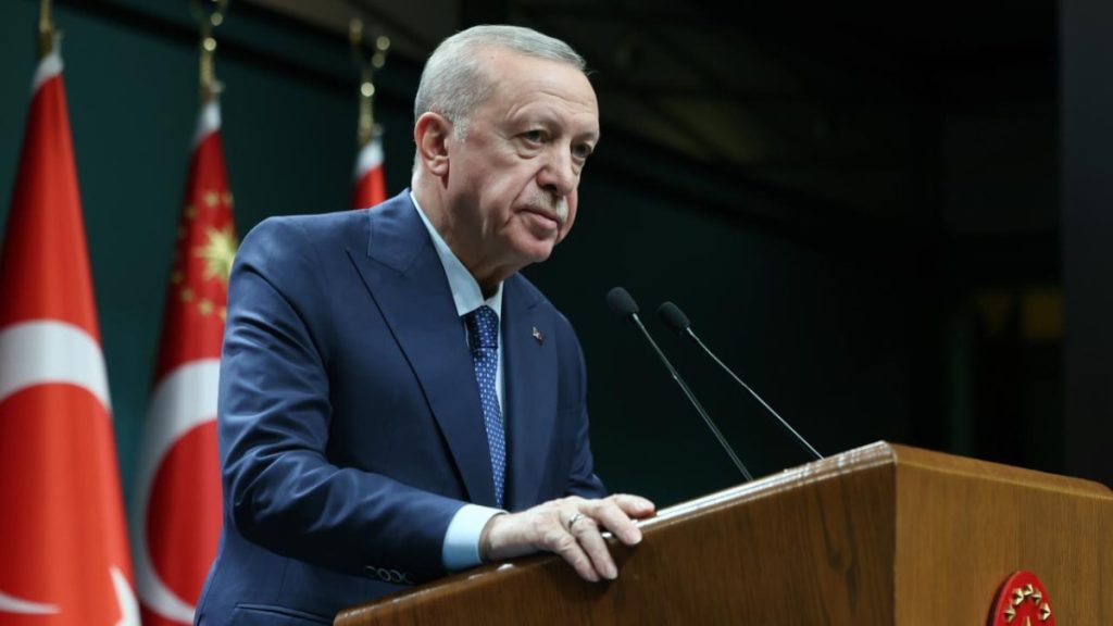 Girne–Taşucu seferindeki yolcu gemisi alabora oldu: 7 ölü