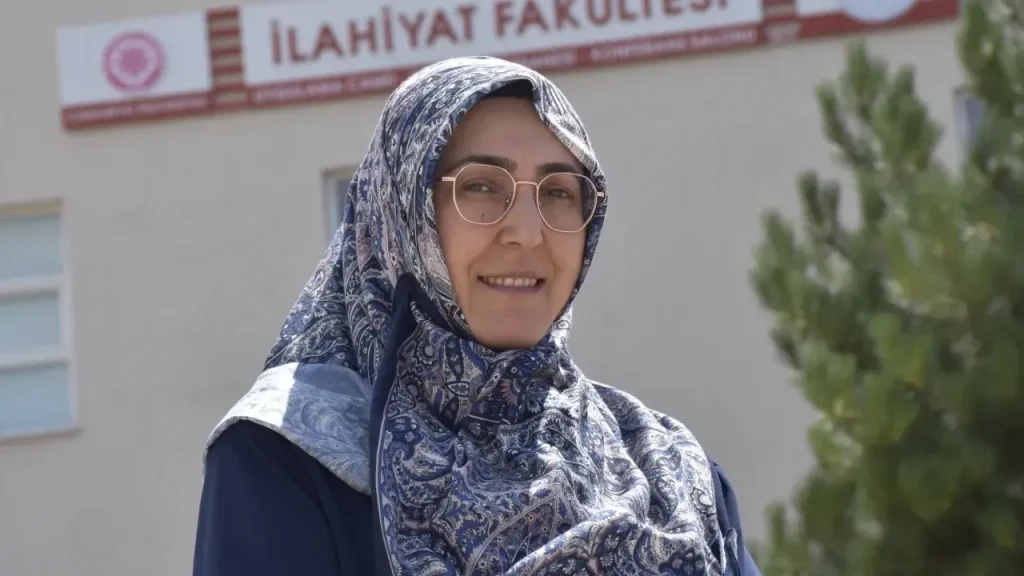 Gülay Erdem: Okuma Tutkusu ve İki Üniversite İçin Yolculuk
