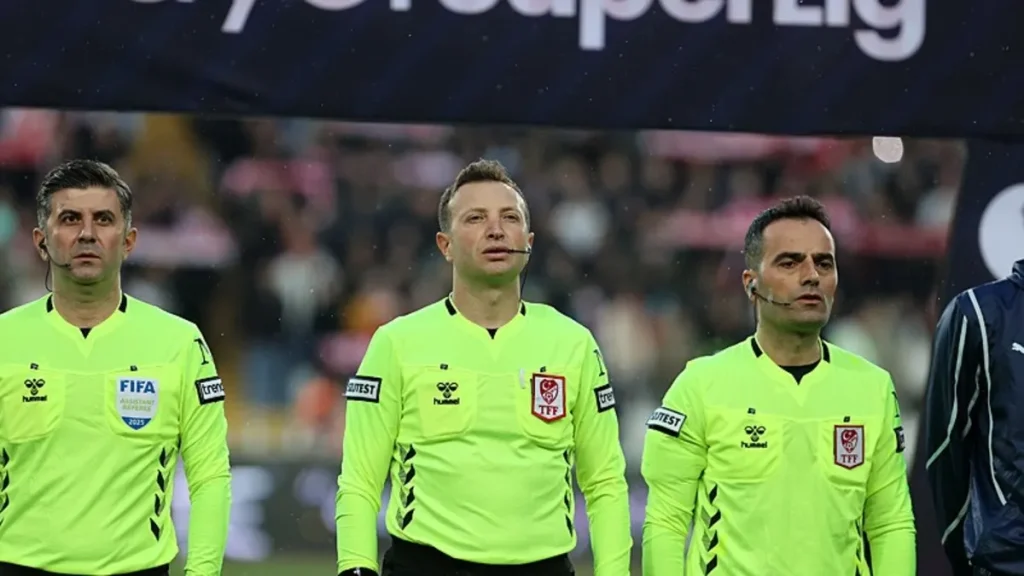 Hakem performansına tepki: Tiyatronun figüranları olmamız istenmiyor