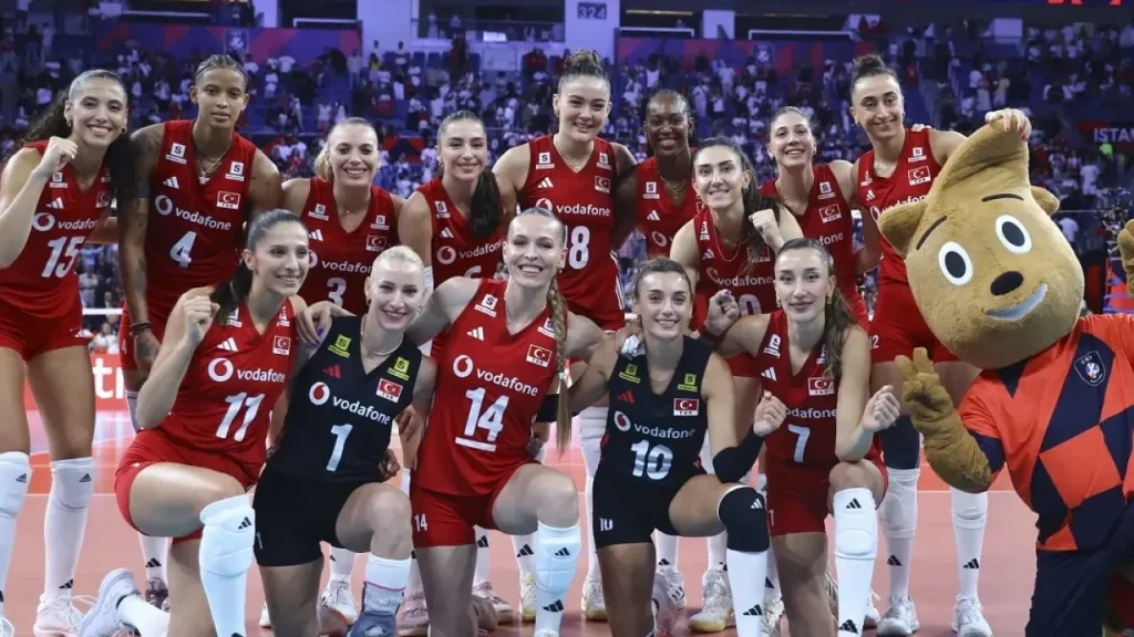 Macaristan’a 3-0’luk net galibiyetle tur için avantaj