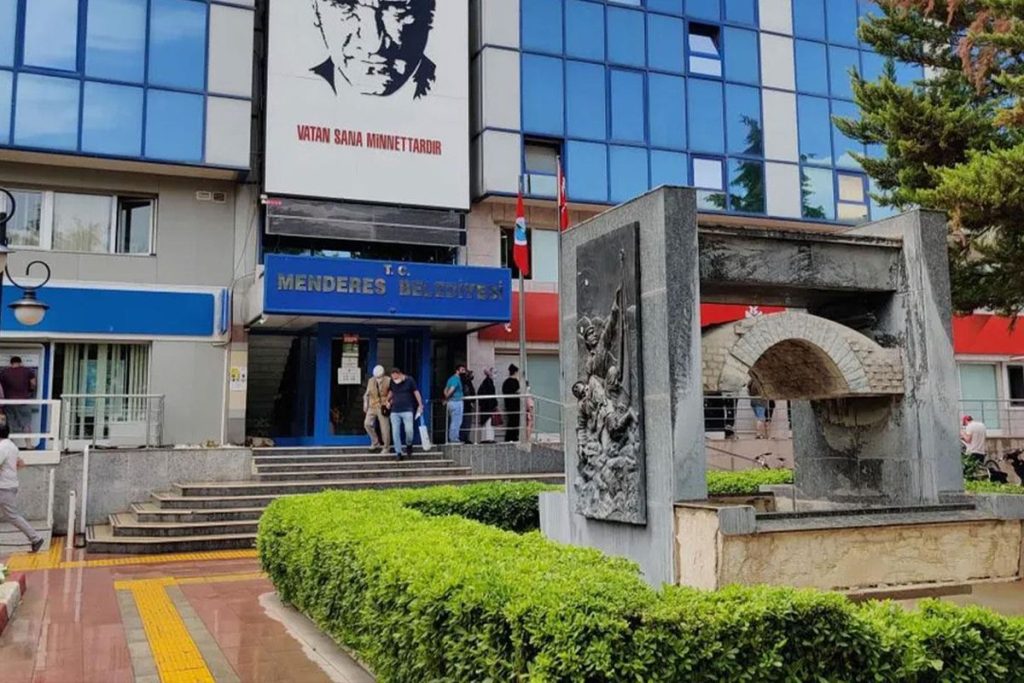 Menderes Belediyesi’ndeki soruşturma sürüyor: Yakalama operasyonları