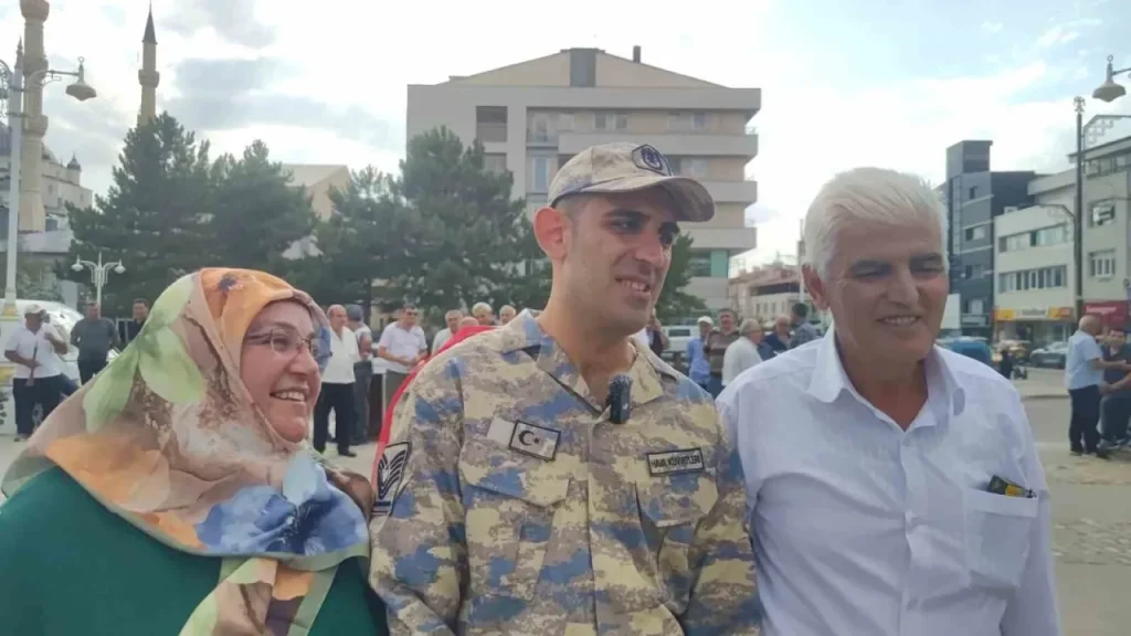 Şarkışla’da Doğum Günü Temsili Askerlik Etkileyici Anlar