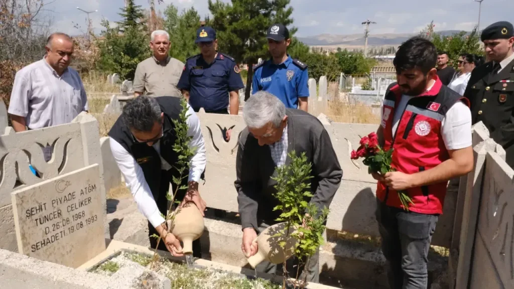 Şehit Asteğmen için anma programında ilçe protokolü katıldı
