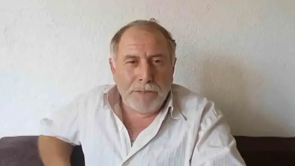 Sıcak Havanın Ardından Yağmur Altında Serinleyen Köylü