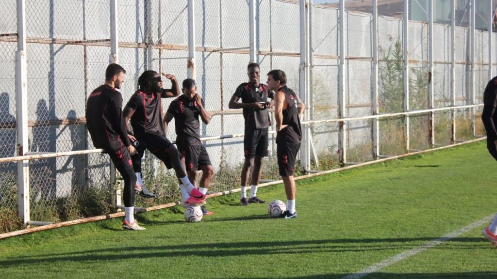 Sivasspor’da Taşdemir: İki Süper Lig Kulübü Oyuncularımızla Yakından İlgileniyor