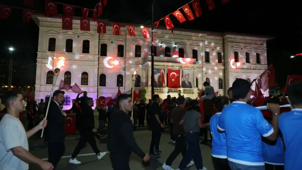 Sivas’ta 104. Zafer Bayramı için kortej yürüyüşü