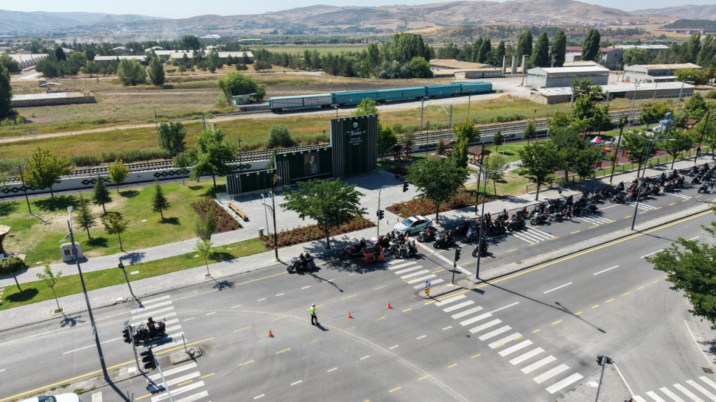 Sivas’ta Büyük Anadolu Sürüşü renkli görüntülerle tamamlandı