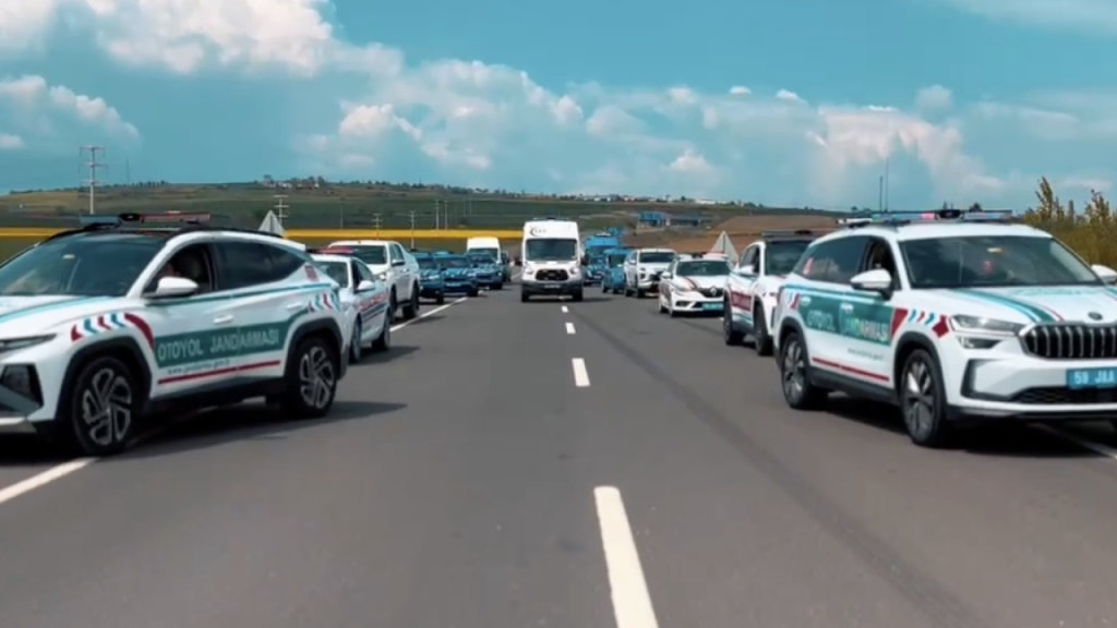 Sivas’ta Fermuar Sistemiyle Acil Yol Verme Uygulaması