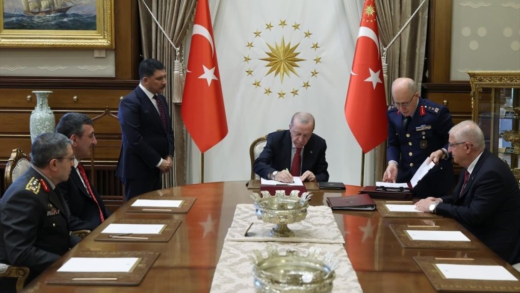 YAŞ toplantısı sona erdi; Hava Kuvvetleri Komutanı emekli edildi