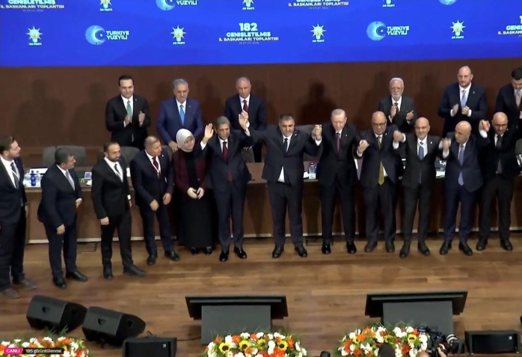 AK Parti’ye Katılan 9 Belediye Başkanı Törenle Resmi Görevine Başladı