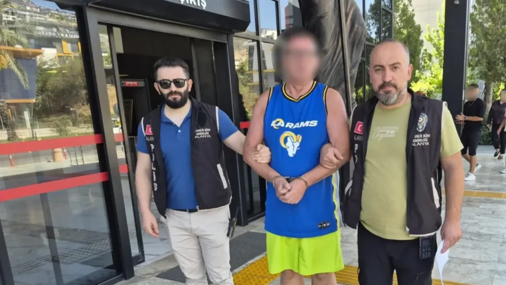 Alanya’da İngiliz Vatandaşı Tutuklandı: Devletin Sembolü Tuttuğu İ için Tablodaki Olay