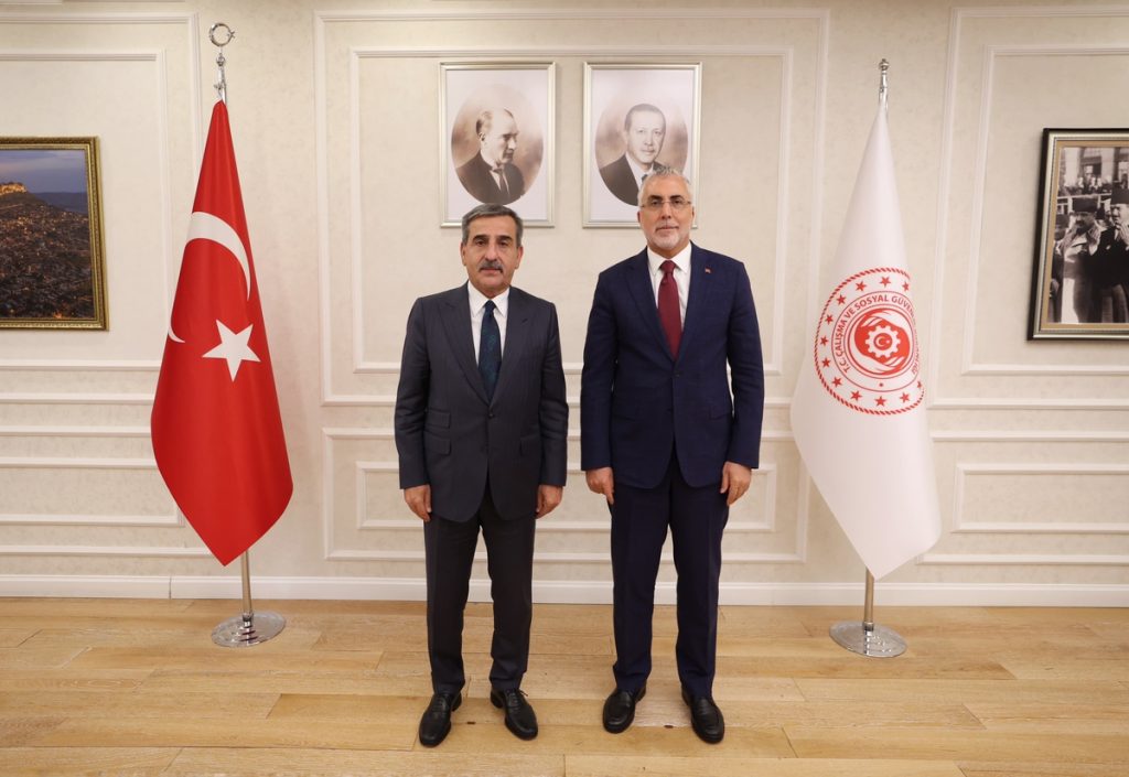 Bakan Işıkhan, Türkiye Kamu-Sen ile görüştü: Ekonomik haklar ve çalışma hayatı gündemde