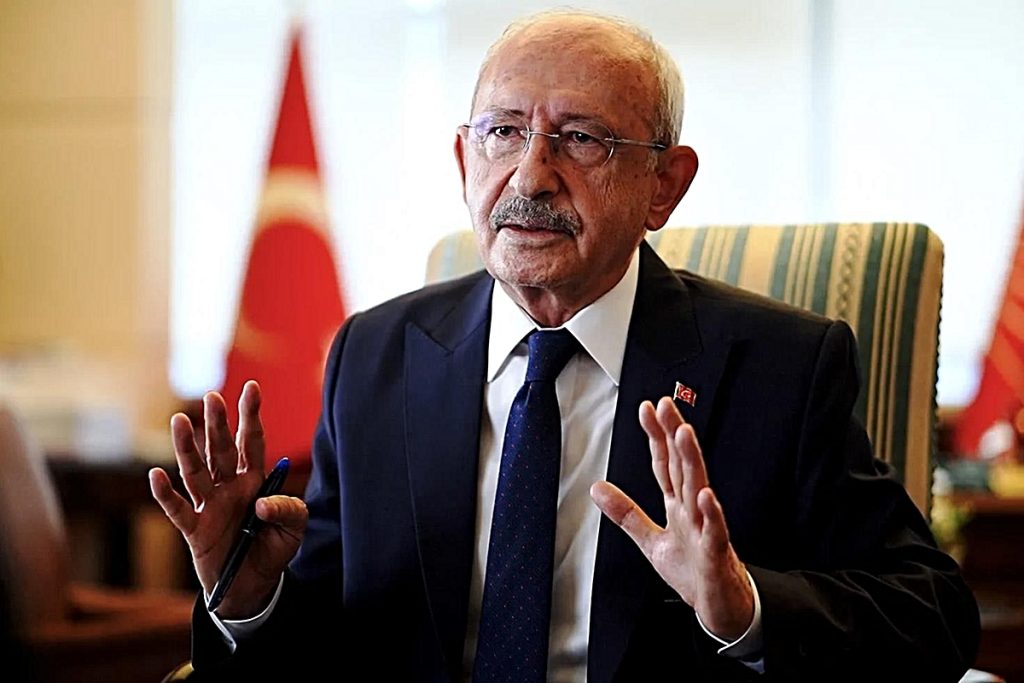 CHP Kurultayında Aytuğ Atıcı adaylığını açıkladı