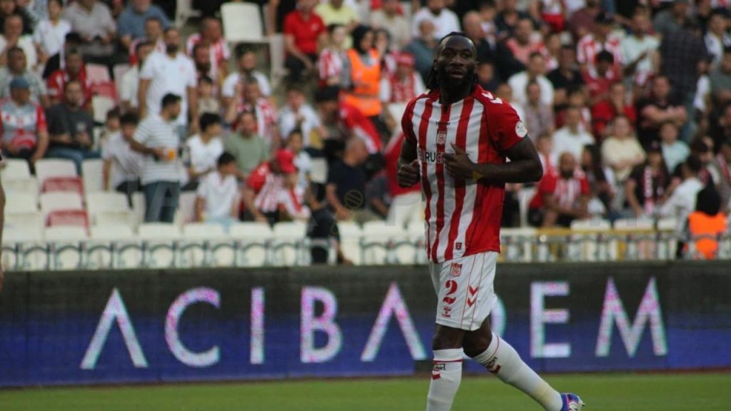 Gabon Milli Takımı’nda Appindangoye’nin Dizinde Ödem