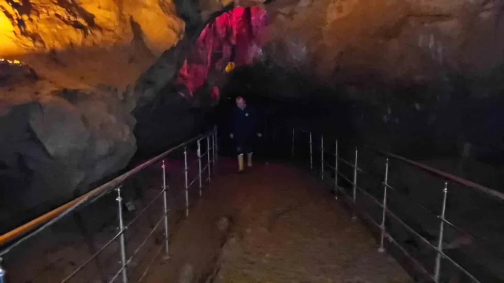 Gökgöl Mağarası temizliği sürüyor: Çamur ve su temizleniyor