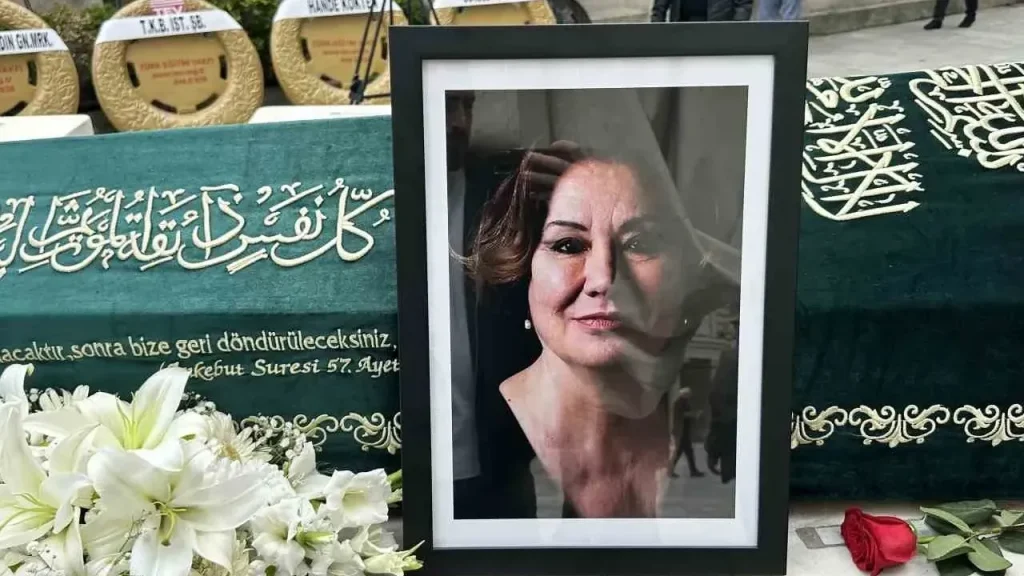 Gülsen Tuncer İçin Öğle Namazı ve Cenaze Töreni
