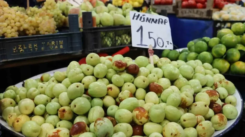 Hünnap Sezonu: Şifa Veren Turuncu Meyve Bahçe ve Tezgahlarda