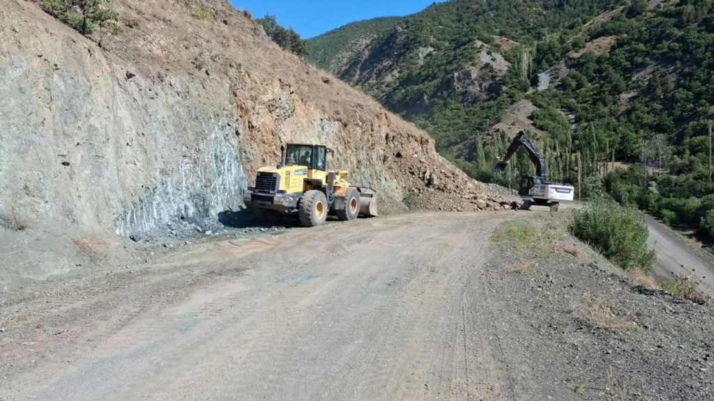 İlçede Altyapı ve Yol Çalışmaları Hızlandı