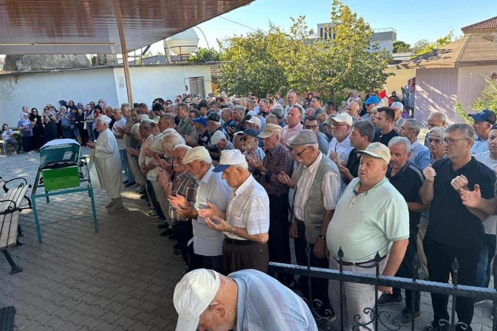 İlhami Adsal için sanat dünyasından tören yokluğu