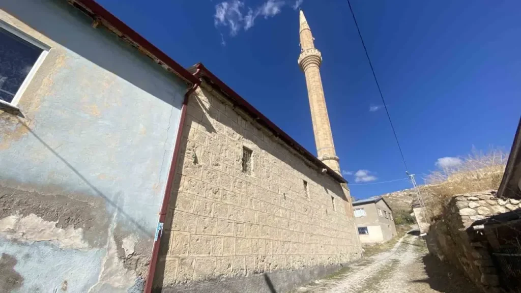 İşhanı Köyü’ndeki Tarihi Yapı Camiye Dönüştürüldü