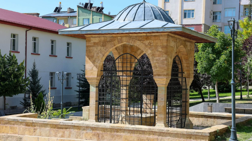 Kadı Burhaneddin Türbesi ve Çevresi Restorasyon Planları Değerlendirildi