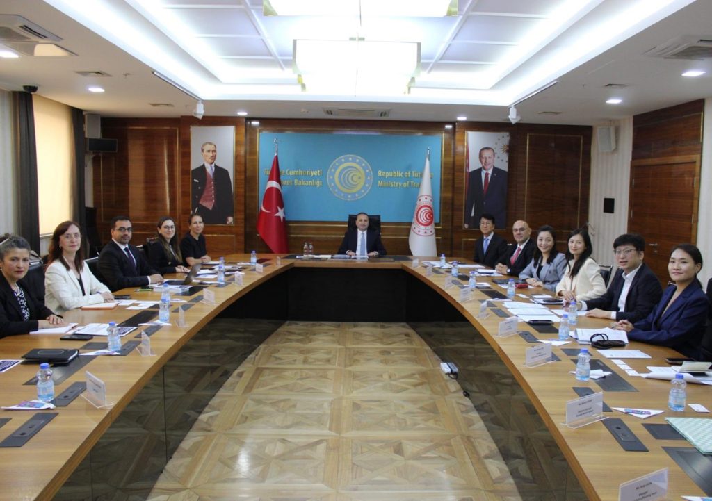 Koreli otomotiv heyeti Türkiye’de yatırım ve ihracatı görüştü