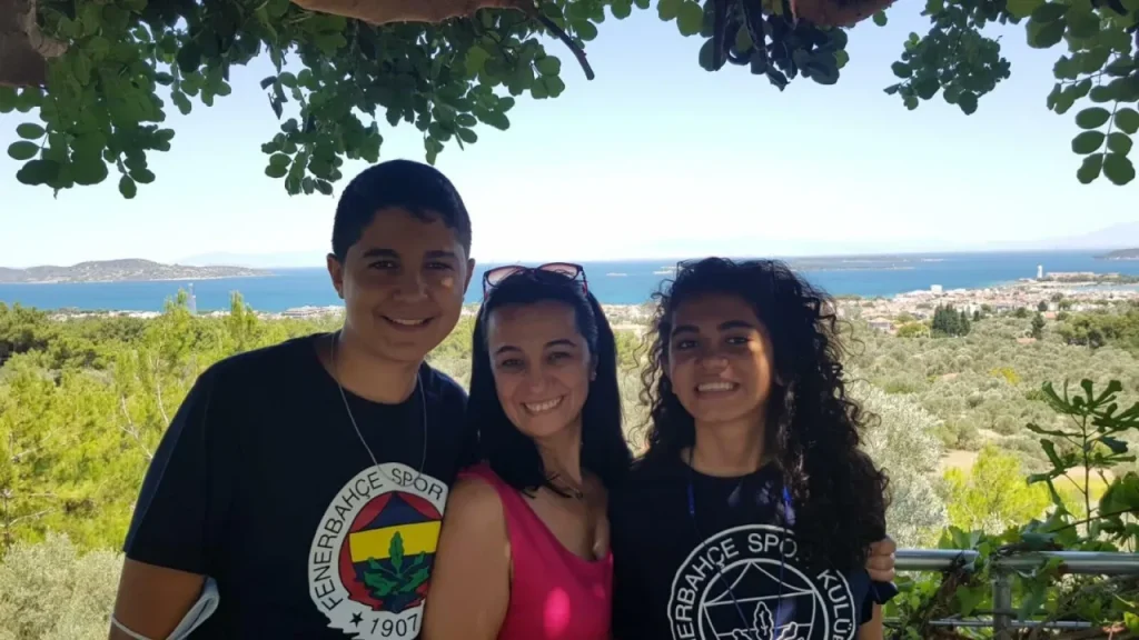 Sayra ve Çınar Vakfı: Eğitim İçin Yıla Dair Yolculuk