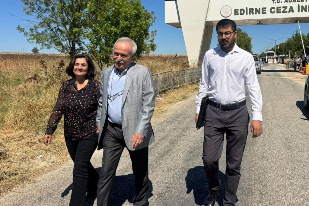 Selçuk Mızraklı Tahliye Oldu: DEM Parti Heyeti Karşıladı