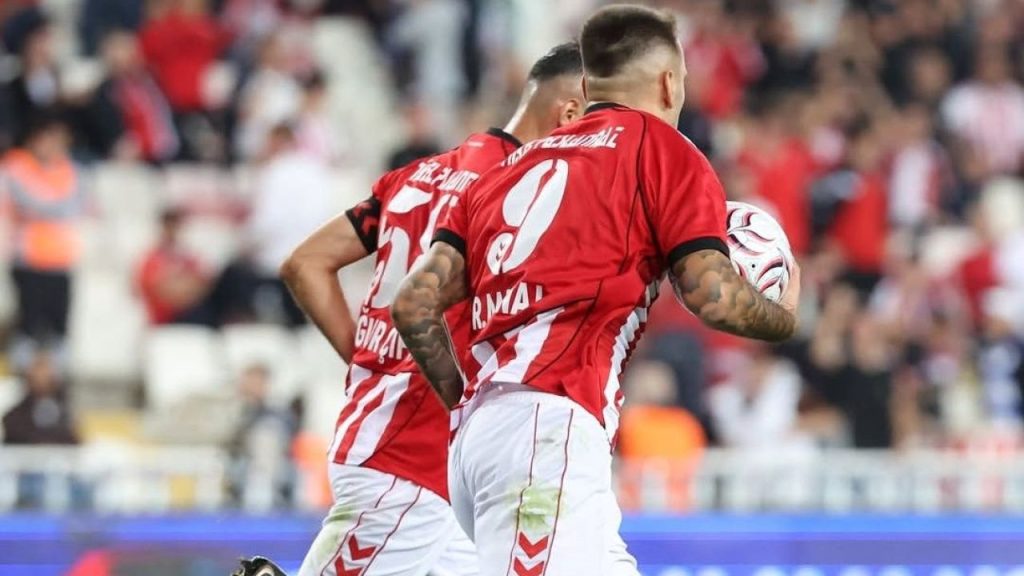 Sivasspor’da Rey Manaj fırtınası: 4 gol, tüm yük onunla