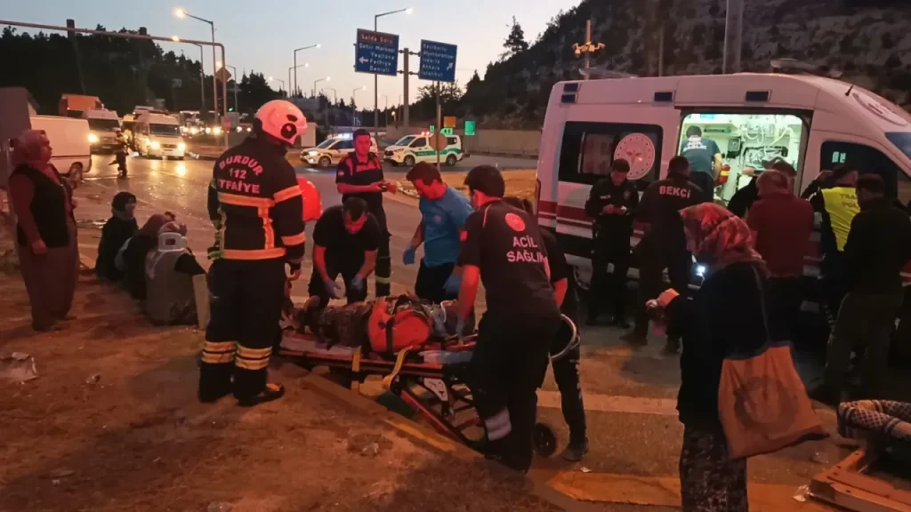 Tarım İşçileri İçeren Kaza: 10 yaralı minibüsler ayrıntılı haber