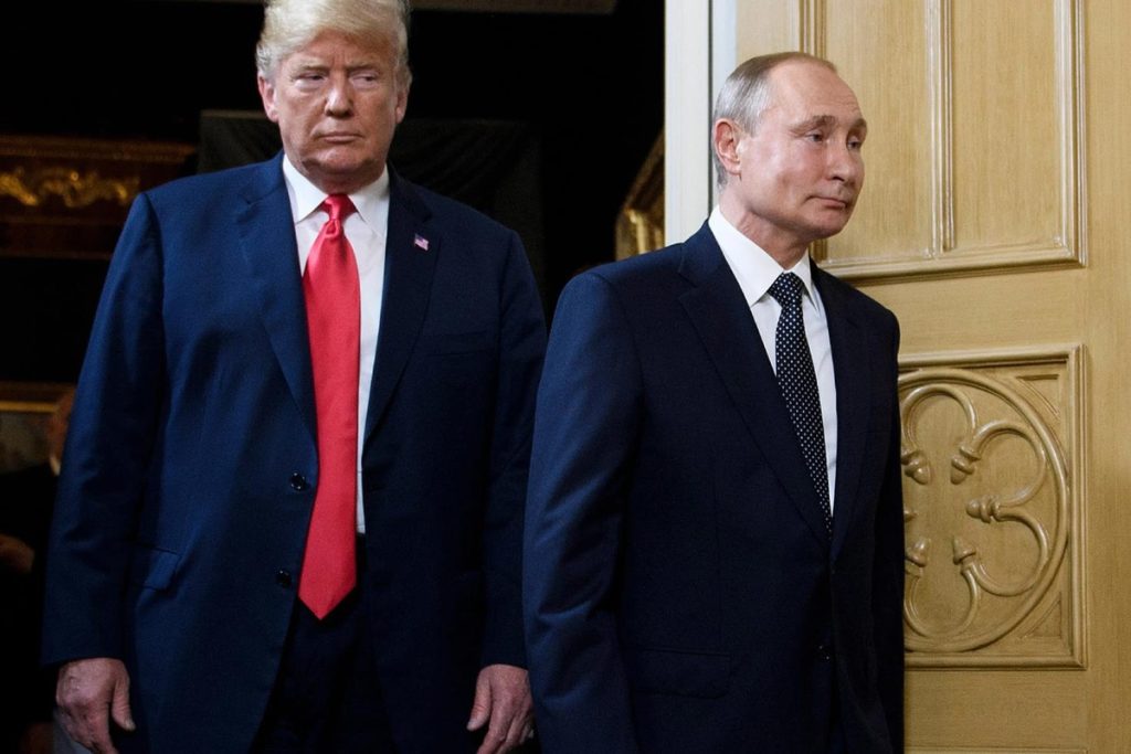 Clinton: Trump Putin Bağlantısında Gizli Baskı Dosyaları Var