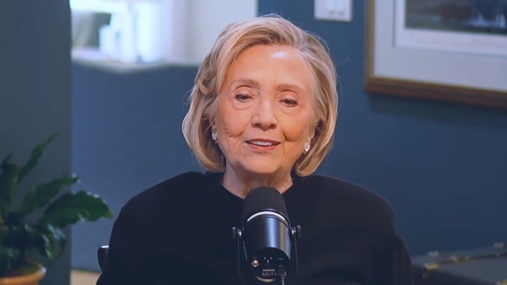 Clinton: Trump Putin’le ilişkisini güçlendirmek istiyor