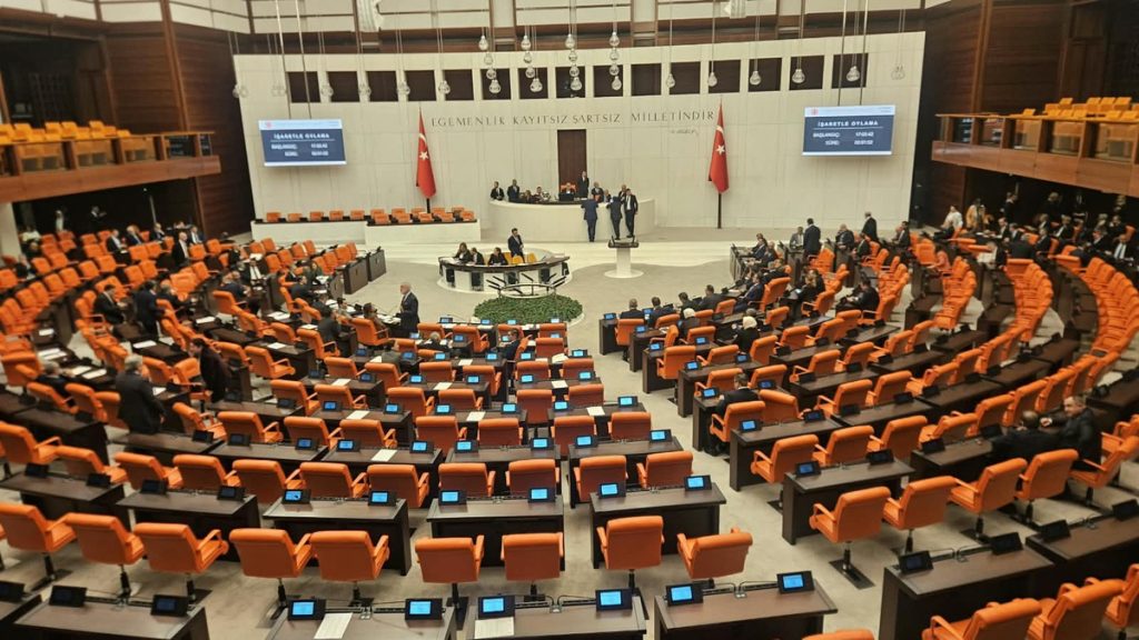 Fon Krizi Meclis’te Gündemde: Mağdurlar ve Tartışmalar