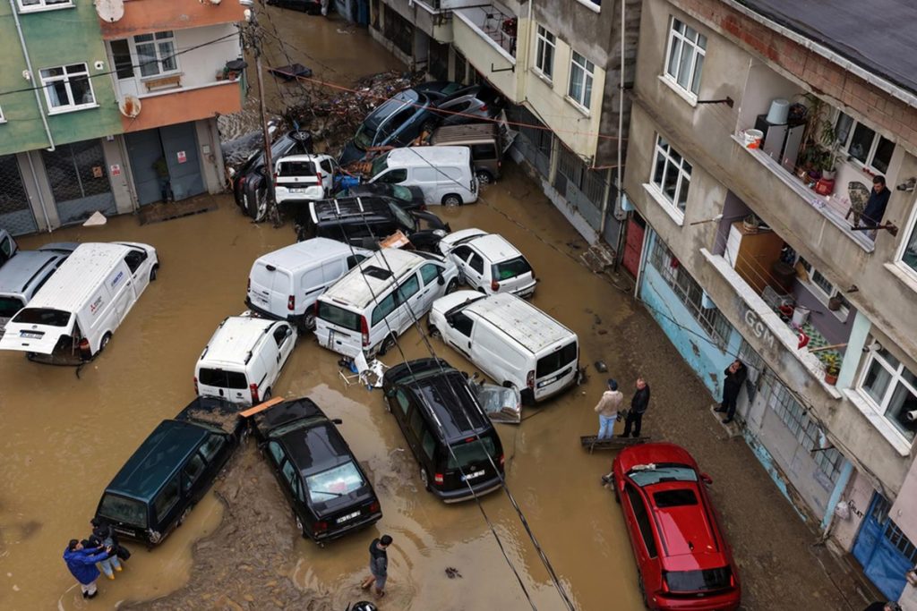 İstanbul ve Kocaeli’de Sel Faciası: Eski Muhtarın Cenazesi Körfez’de Bulundu