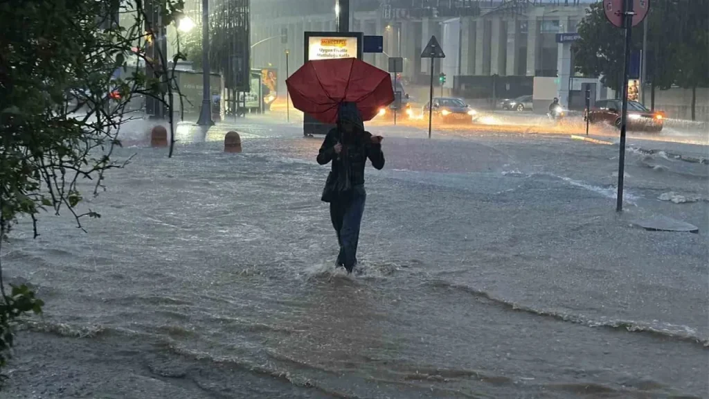 İstanbul’da Sağanak Yoğunlaştı: Ekipler Yolda, Raylı Sistemler Uzatıldı
