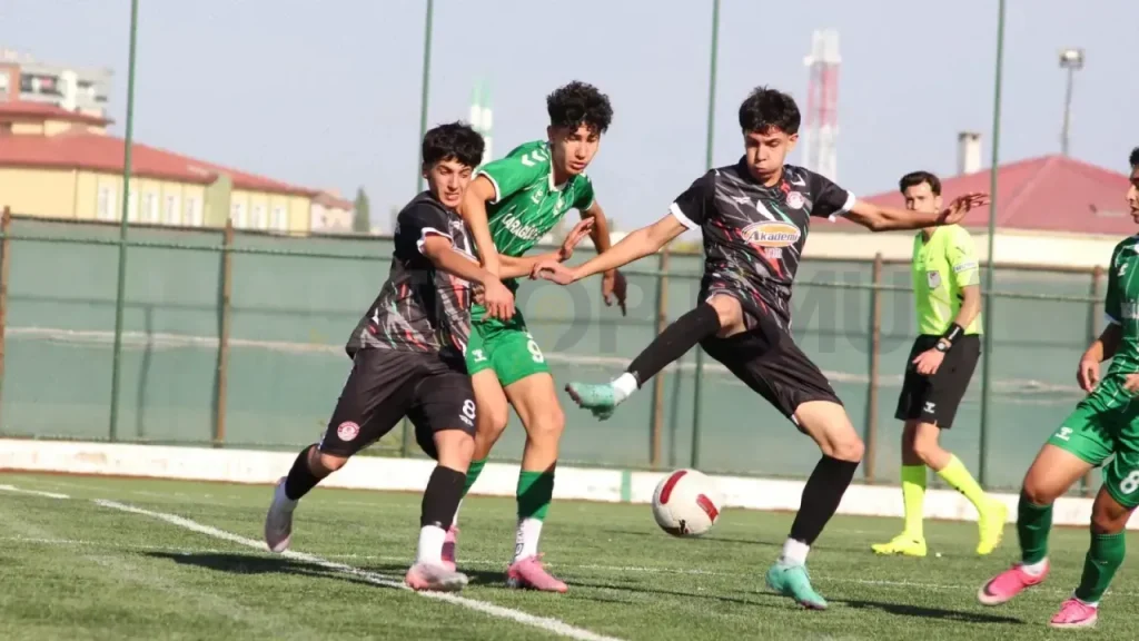 İstiklal Alperen Spor-Sivas Gücü Belediyespor 1-1’lik beraberlikle sonuçlandı