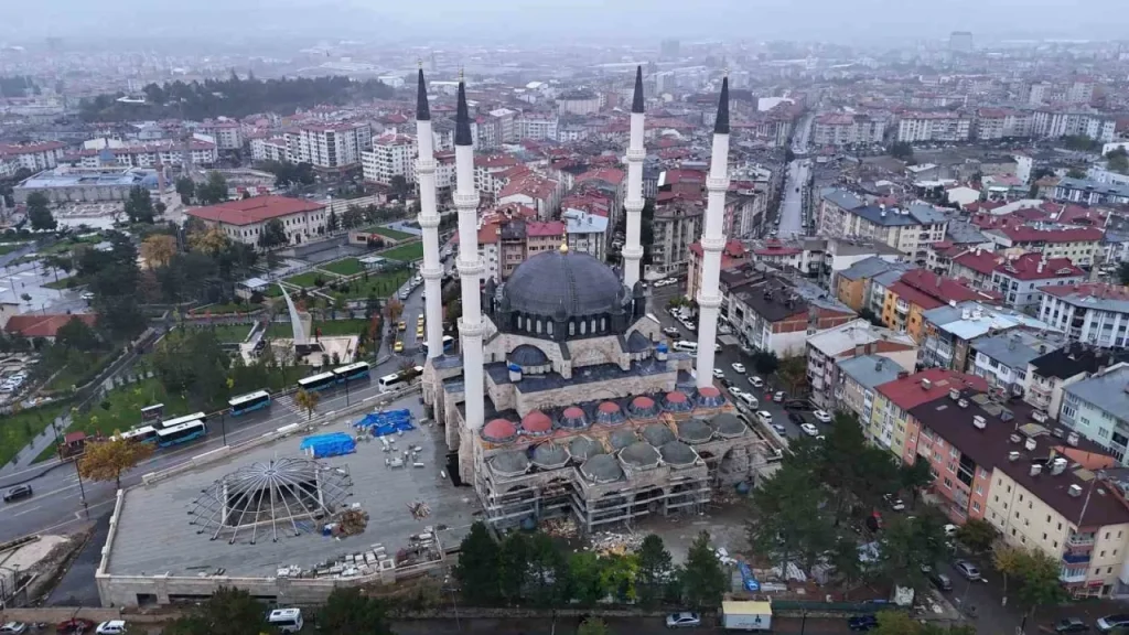 Merkez Camii inşaatında son durum ve ezan sesi