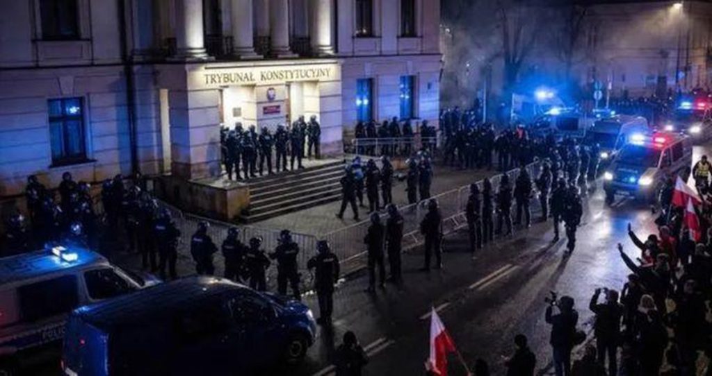 Polonya’daki anayasa krizi ve yargı çatışması derinleşiyor