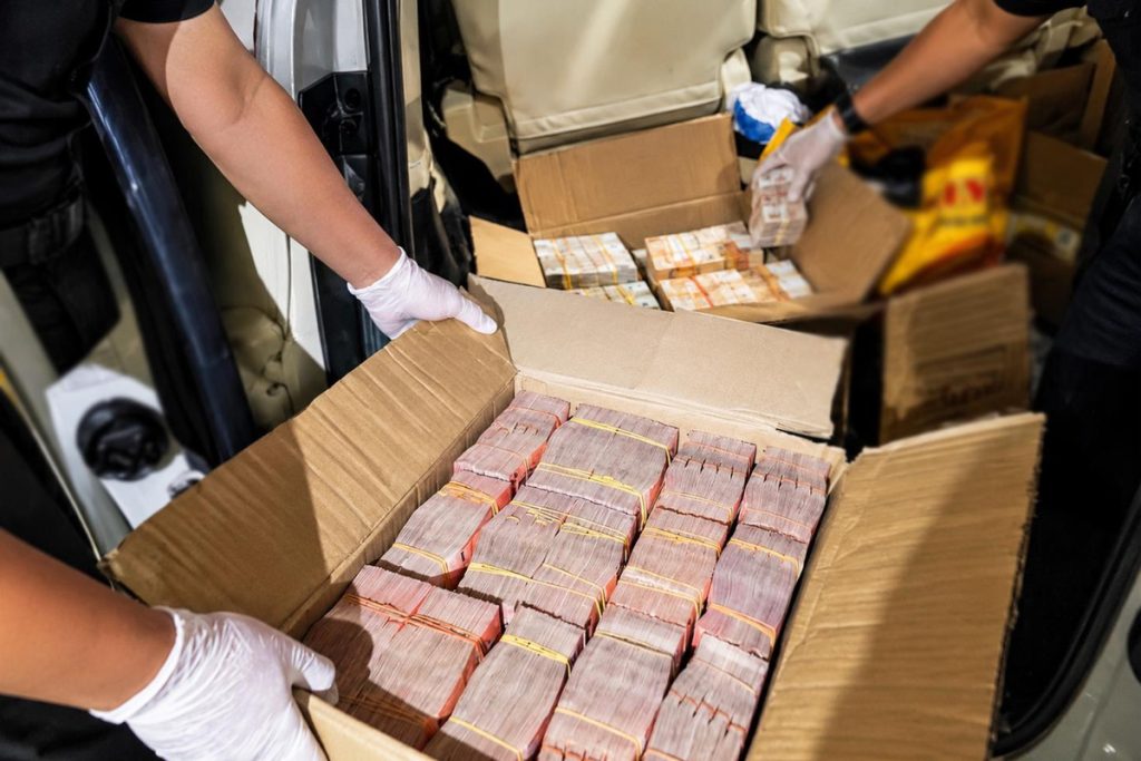 Sınırda yakalanan çiftin 3 milyon ringgitlik nakiti beyan edilmedi