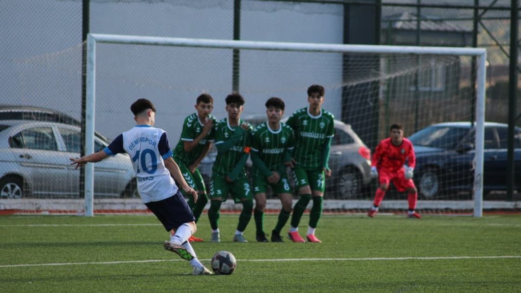 Sivas Demirspor, Sivas Gücü Belediyespor’u 3-2 mağlup etti