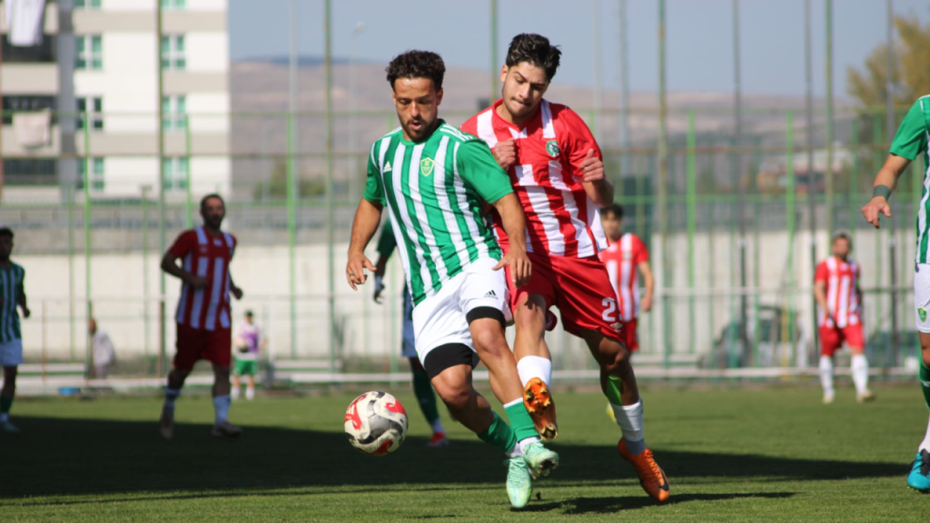 Sivas Gücü Belediyespor, Kayseri Şekerspor karşılaşmasında öne çıktı