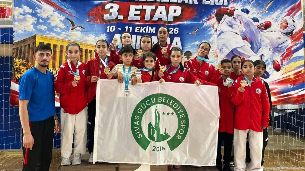 Sivas Gücü Belediyespor, Ligde 14 Madalya ile Tarihe Geçti