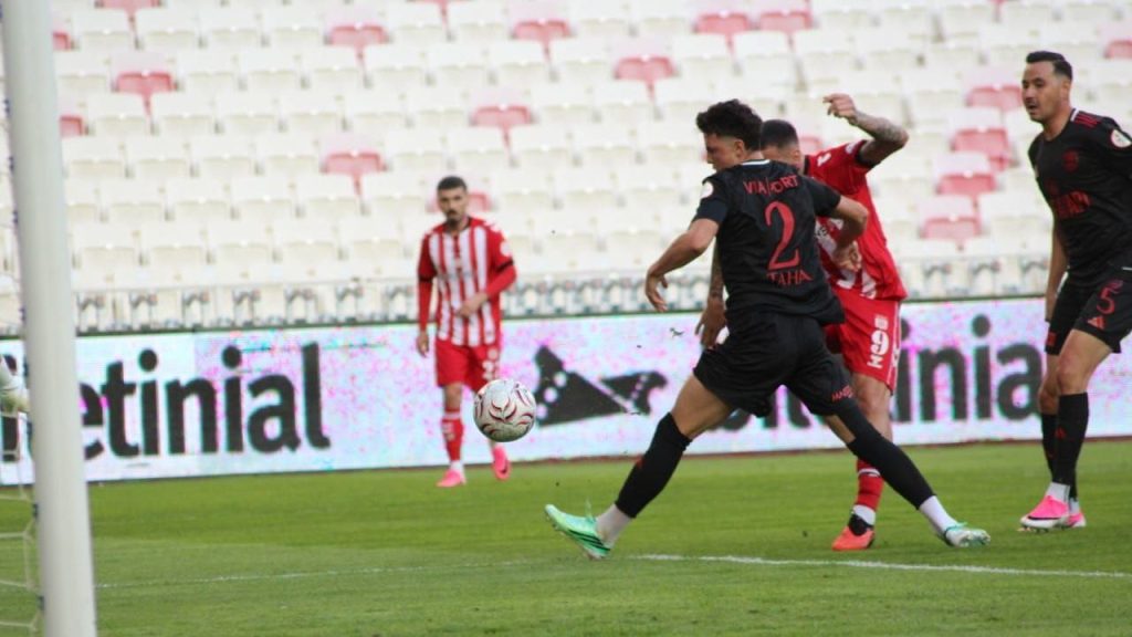 Sivasspor Pendikspor’u 4-1 Yendi: Manaj 2 Golle öne çıktı
