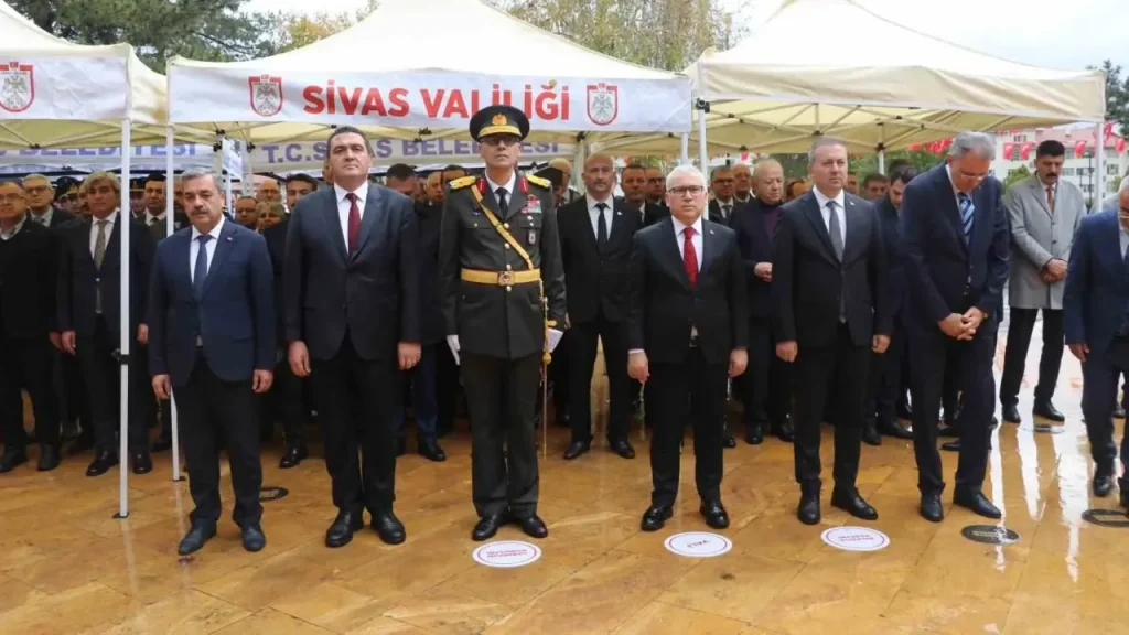 Sivas’ta Cumhuriyet Bayramı Töreni Atatürk Anıtı’nda Gerçekleşti
