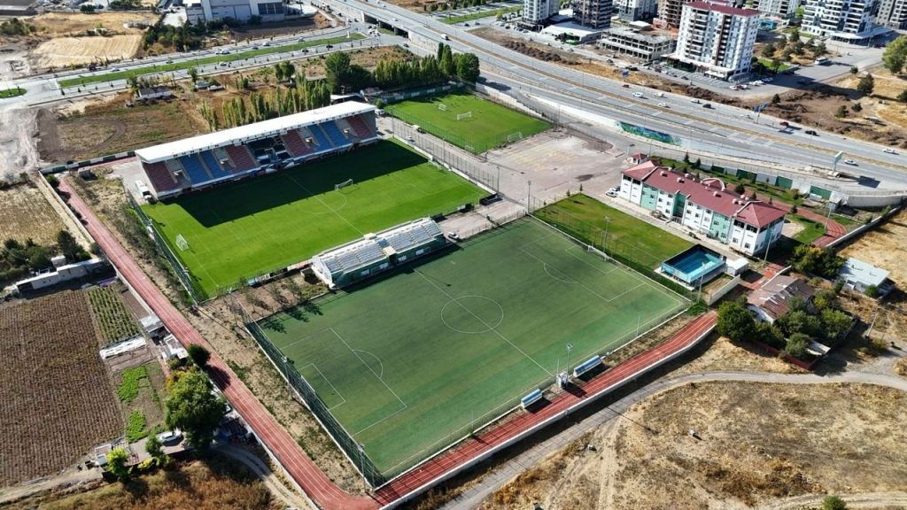 Sivas’ta Tohum Yenileme: Muhsin Yazıcıoğlu Sahası Yeniden Hayat Buluyor