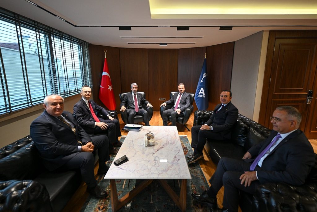 TÜSİAD Heyeti Anahtar Parti Genel Merkezi’ni Ziyaret Etti